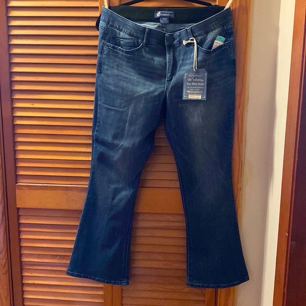 New.  Boot cut.